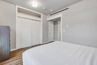 Walk to DT Fast WiFi & Long Stay Ready - 1