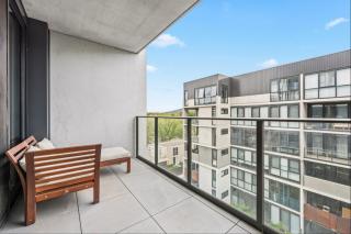 Sunny & Bright 2BR Retreat with Parking in Lyneham - 6