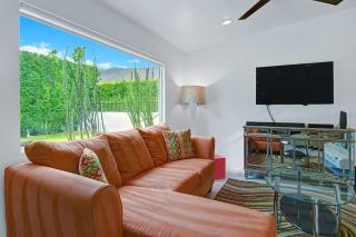 Teal and Tangerine Retreat - Alice Lodging - 6