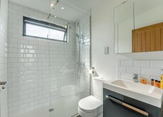 Swanborough Lakes Luxury Lodges - 8