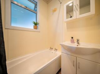 Te Anau Holiday House - 3