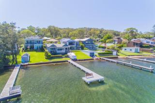 Absolute Waterfront Coal Point - 0