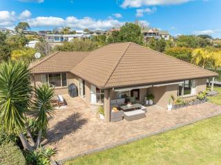 The Mooring - Executive 4- Bedroom Home - 2