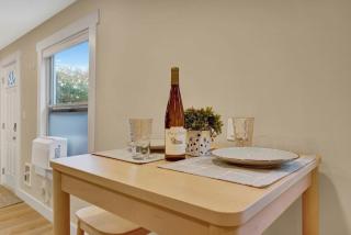 Westlake Nest Minutes to DT Quiet & Renovated - 0