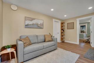 Westlake Nest Minutes to DT Quiet & Renovated - 4