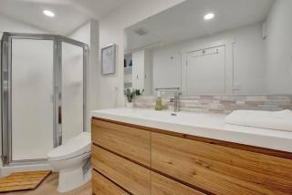 Westlake Nest Minutes to DT Quiet & Renovated - 2