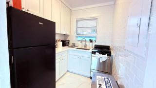 Modern 2BR Beachside Apartment Perfect Miami Getaway - 5