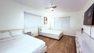 Modern 2BR Beachside Apartment Perfect Miami Getaway - 4