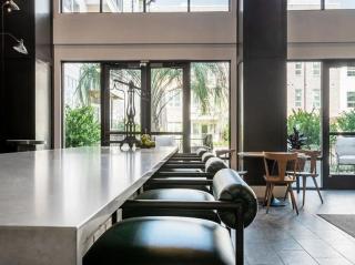 Contemporary Comfort Near The Woodlands - 9