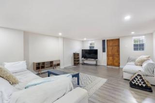 2 Bedroom - 1 Bath Condo - 2 min walk to beach - 7