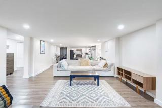 2 Bedroom - 1 Bath Condo - 2 min walk to beach - 6