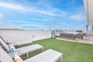 Modern 4Br Tri-Level W Rooftop Deck & Ac, Steps From Beach By Beachview Rentals - 2
