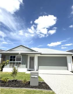 Brand New 5 Bedroom Park Ridge Family Home, Fast WIFI, Secure Parking - 9