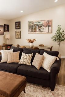 Quiet Stylish Stay with Office Space near Downtown - 0