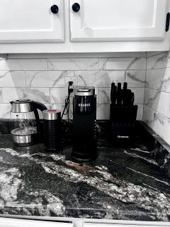 Quiet Stylish Stay with Office Space near Downtown - 7