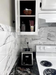 Quiet Stylish Stay with Office Space near Downtown - 4