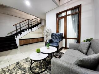 Spacious Luxurious Homey - Villa Ouma Bandung - 6