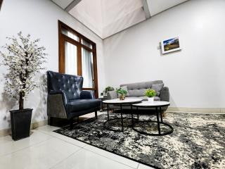 Spacious Luxurious Homey - Villa Ouma Bandung - 8