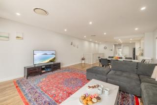 The Sweet Escape, 119B Shoal Bay Rd - location, air con, linen, Wi-Fi - 2