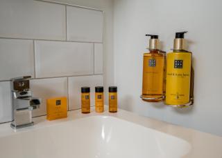 Swanborough Lakes Luxury Lodges - 7