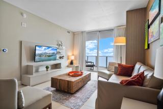 Luxury Condo in Hollywood Beach - 2
