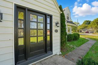 Kansas Cape Cottage - 9