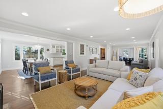 Kansas Cape Cottage - 4