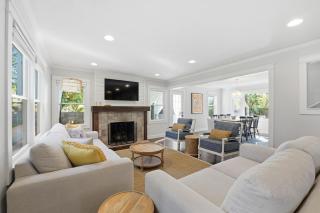 Kansas Cape Cottage - 8