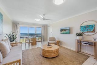 Absolute Beachfront Apartment 2T - 7