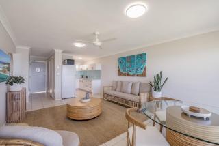 Absolute Beachfront Apartment 2T - 5