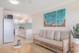 Absolute Beachfront Apartment 2T - 4