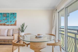 Absolute Beachfront Apartment 2T - 1