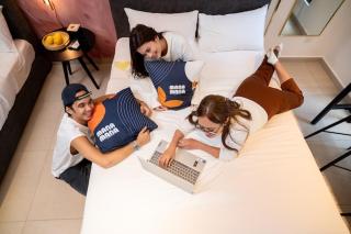 Paxtonz Urban Luxe Walk to Mall! Free WiFi & Pool - 8