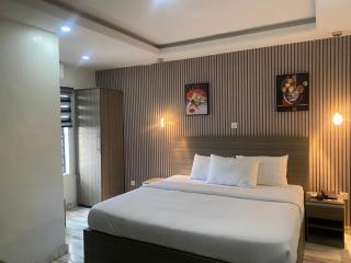 House 32 Hotels and Suites - 8