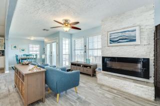 Beach Therapy Laid-Back Escape Steps from Surf - 7