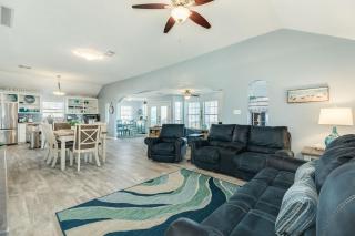 Beach Therapy Laid-Back Escape Steps from Surf - 4