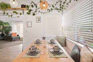 Urban Nook - Stylish Two Bedroom Hideaway - 5