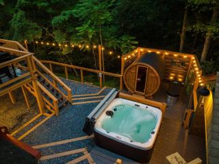Fox&Hound Cabin: Cold Plunge, Sauna, Hot Tub, Dogs - 0
