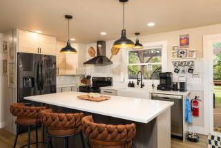 The Unbrined Getaway~Pickleball~HotTub~Movies~Dogs - 4