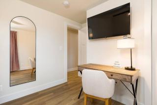 The Unbrined Getaway~Pickleball~HotTub~Movies~Dogs - 2