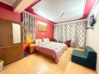 Pure Veg Snow Crest Inn - 1