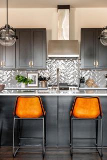 LUXE-Cowboy Country-Patio Hot Tub-Downtown Living - 8