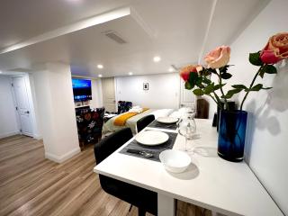 Pvt Studio Near Waterloo Airport & Minutes to Downtown Basement unit - 4