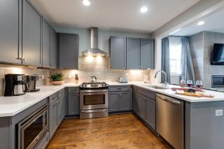 Melodic Skyline - Rooftop Views - 5 Mins to Broadway - 7