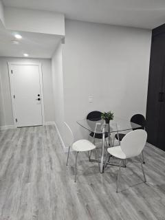 Cozy on Baywater Modern 2 bedroom apartment suite - 1