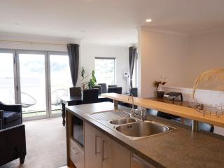 Seascape Escape - A Modern 4-Bedroom Retreat - 5