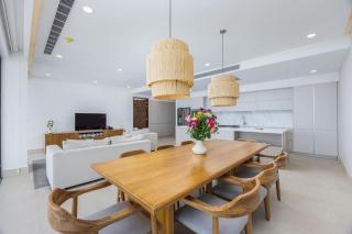 4-bed beachfront Lux Apartment - 5