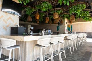 4-bed beachfront Lux Apartment - 6