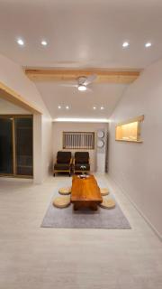 Moonlight Rooftop Retro Game Machine Large Jacuzzi Fire Healing Private Room Accommodation Parking Hanok Village - 9