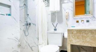 Happy Family Hotel - 4